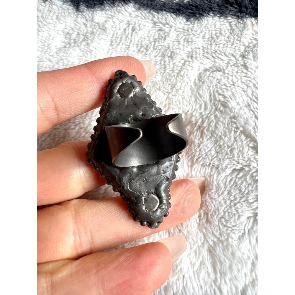 MASSIVE Rose Quartz Love Statement Ring - Picture 10 of 10